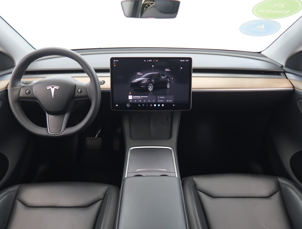 Tesla Model Y 4x4 2023 9