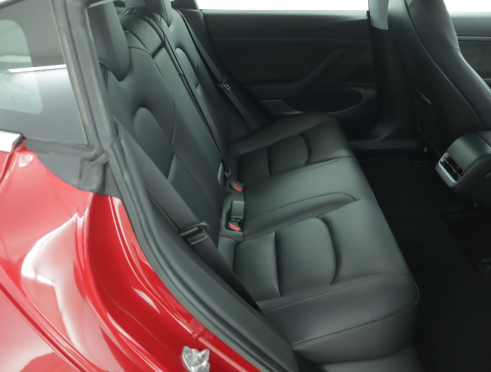 Tesla Model 3 2020 11