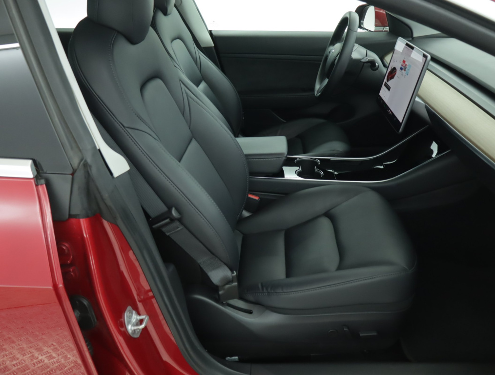 Tesla Model 3 2020 10