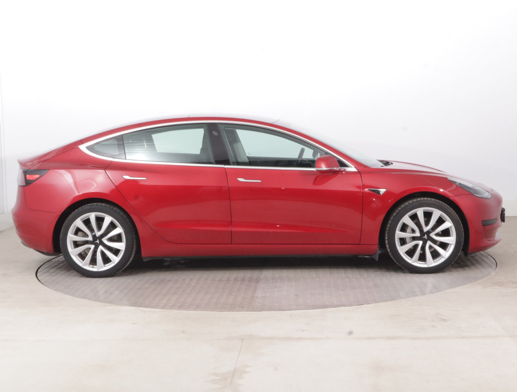 Tesla Model 3 2020 8