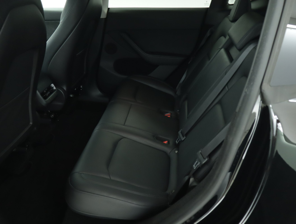 Tesla Model Y 4x4 2023 12