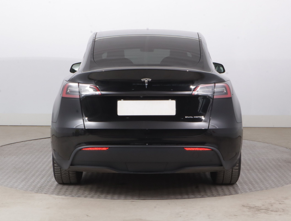 Tesla Model Y 4x4 2023 6