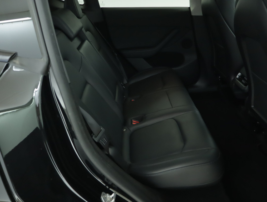 Tesla Model Y 4x4 2023 11
