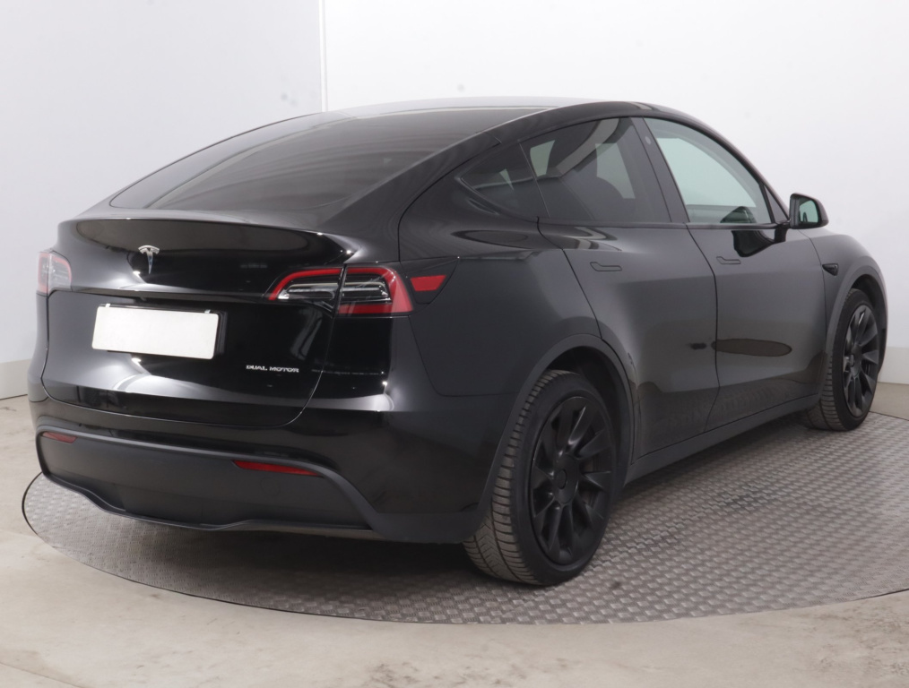 Tesla Model Y 4x4 2023 7