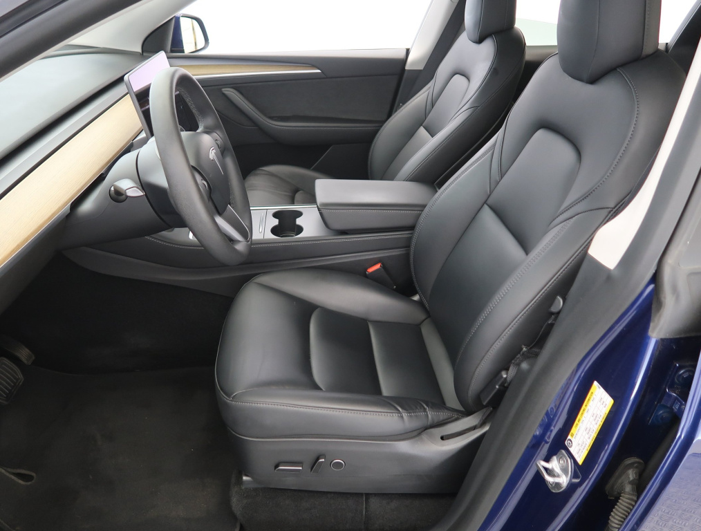 Tesla Model Y 4x4 2022 13