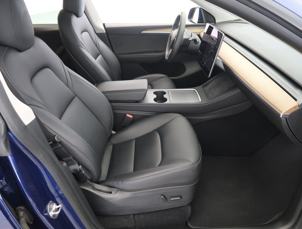 Tesla Model Y 4x4 2022 10