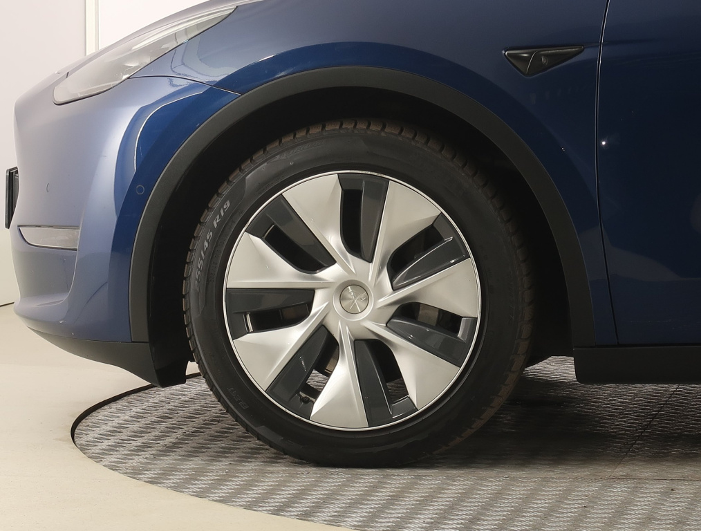 Tesla Model Y 4x4 2022 17