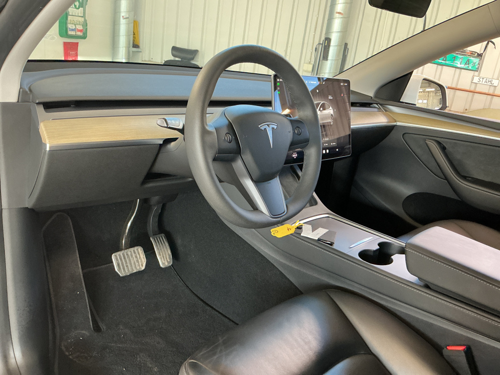 Tesla Model Y 2023 3