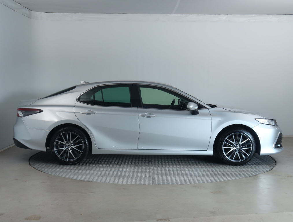 Toyota Camry 2.5 Hybrid 2022 8