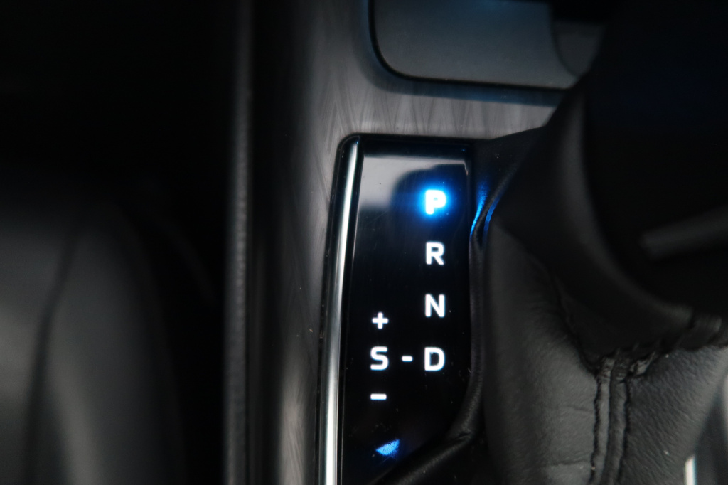 Toyota Camry 2.5 Hybrid 2022 16