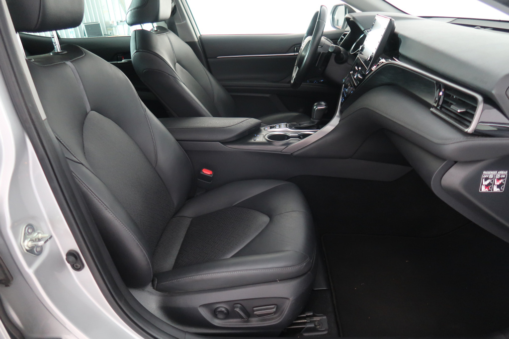 Toyota Camry 2.5 Hybrid 2022 10