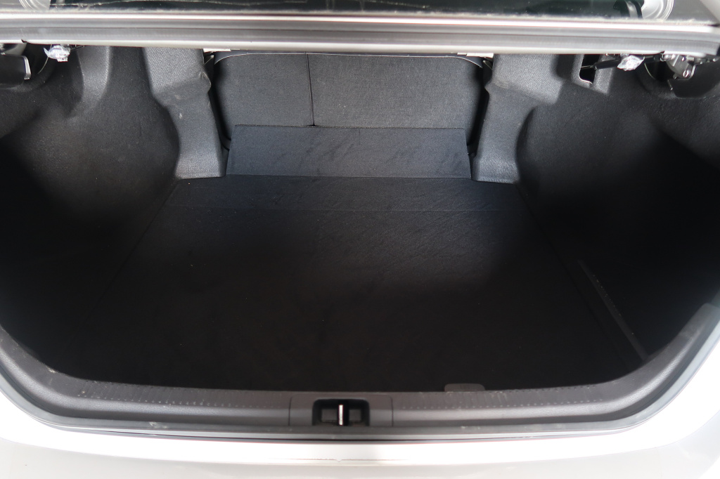 Toyota Camry 2.5 Hybrid 2022 17