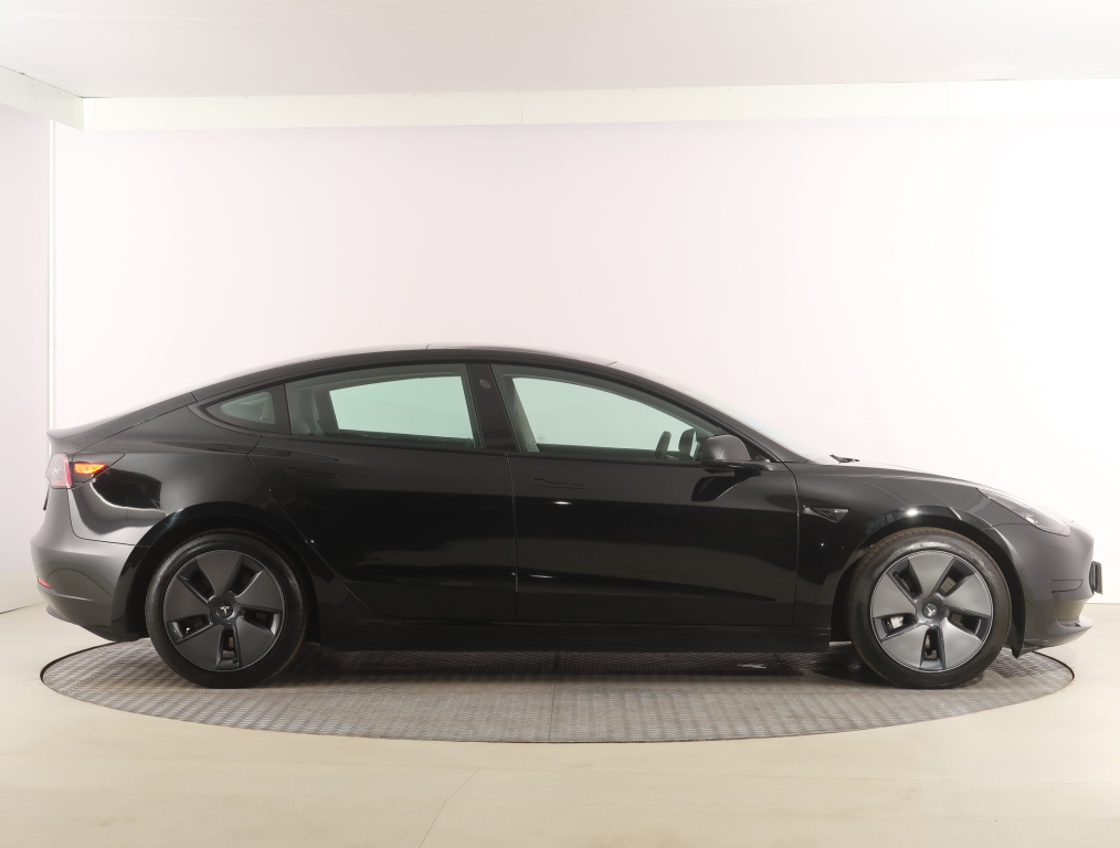 Tesla Model 3 2021 8