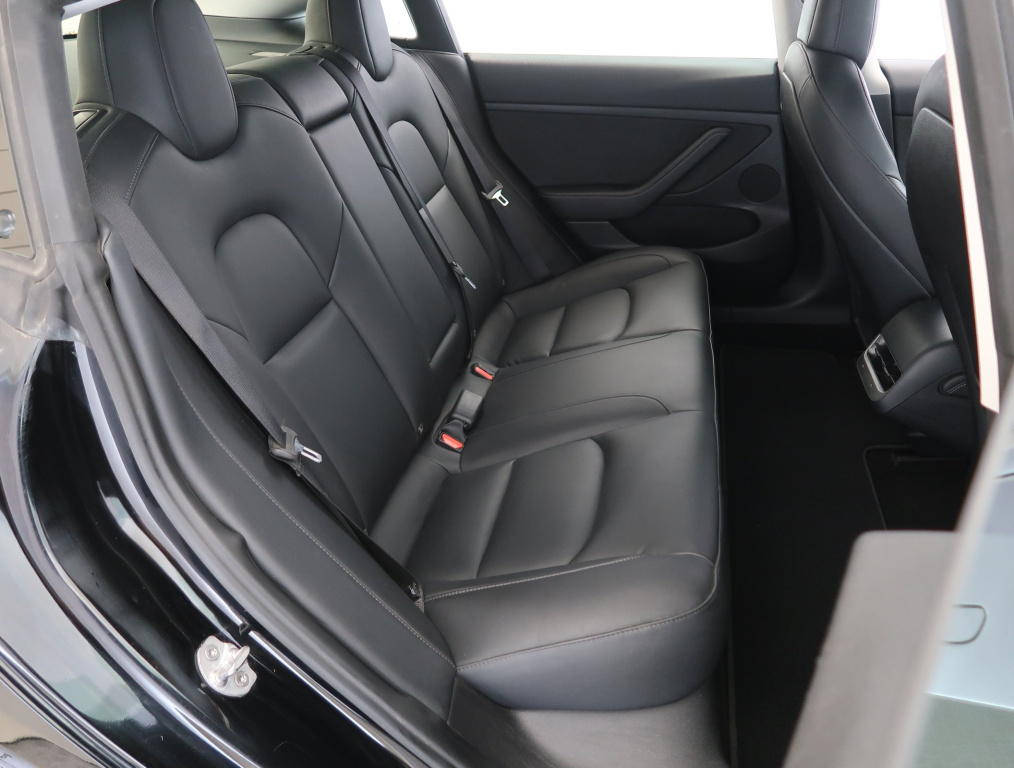 Tesla Model 3 2021 11