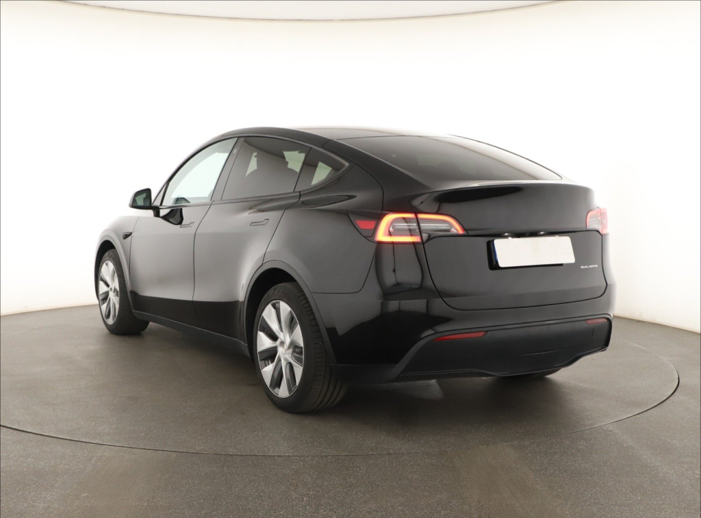 Tesla Model Y 4x4 2023 5