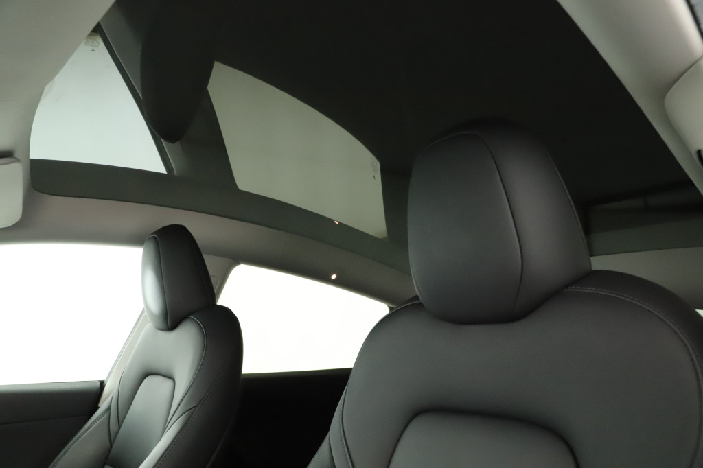 Tesla Model Y 4x4 2023 16