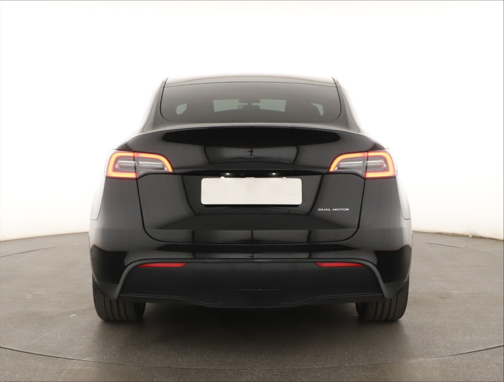 Tesla Model Y 4x4 2023 6