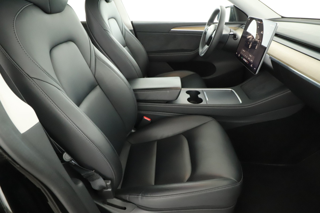 Tesla Model Y 4x4 2023 10