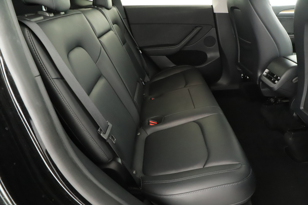 Tesla Model Y 4x4 2023 11