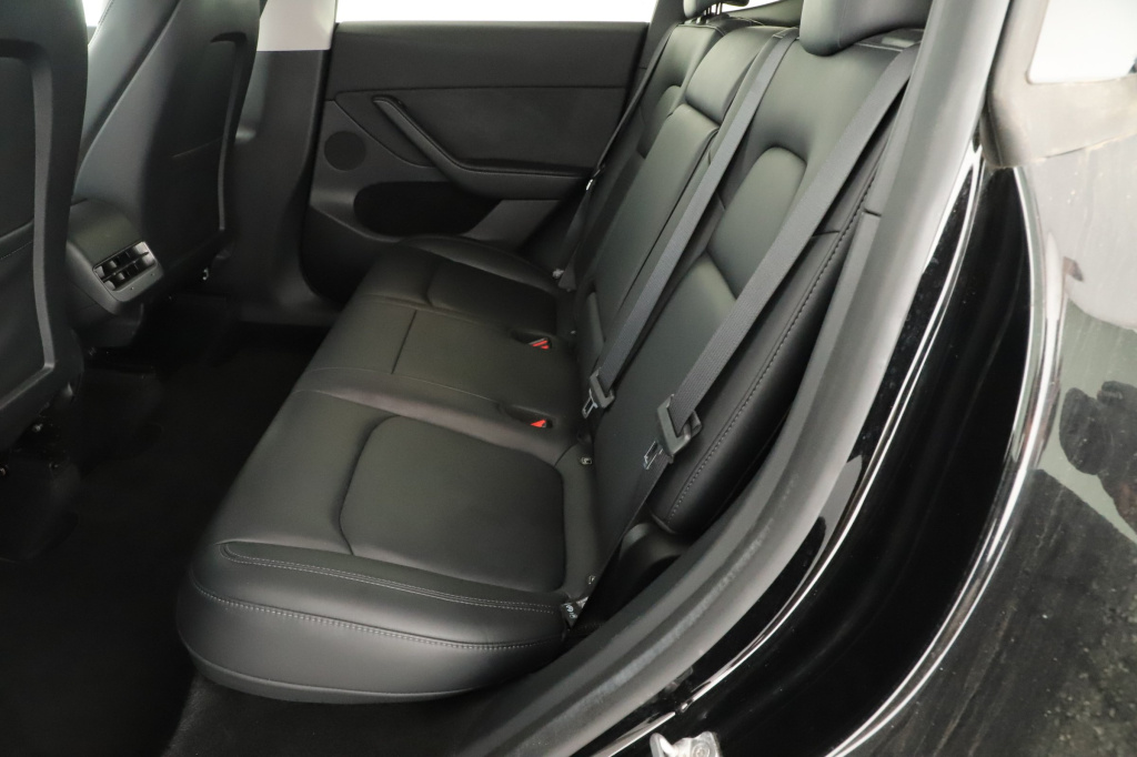 Tesla Model Y 4x4 2023 12