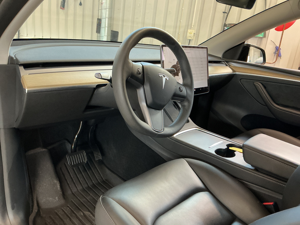 Tesla Model Y 2023 3