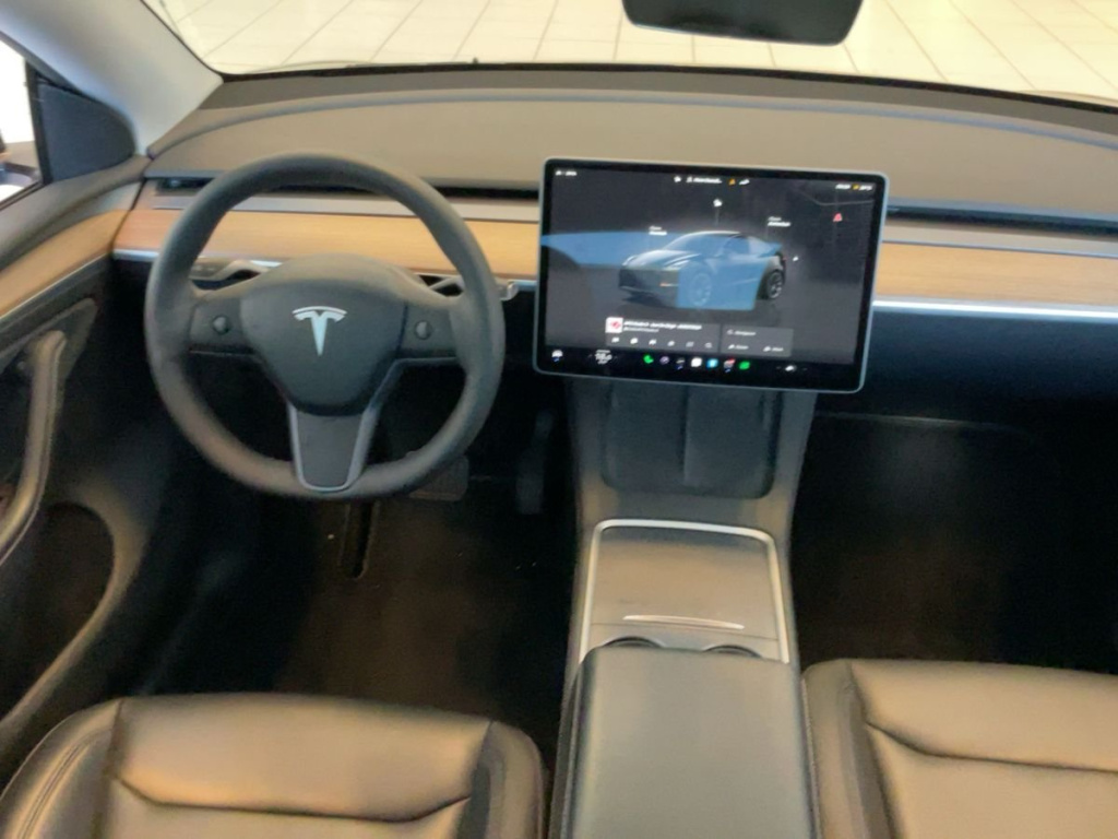 Tesla Model Y 4x4 2023 3
