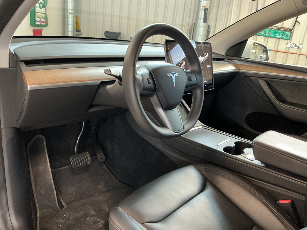 Tesla Model Y 4x4 2023 3