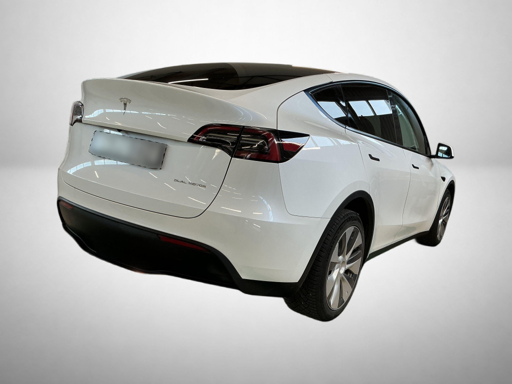 Tesla Model Y 4x4 2023 2