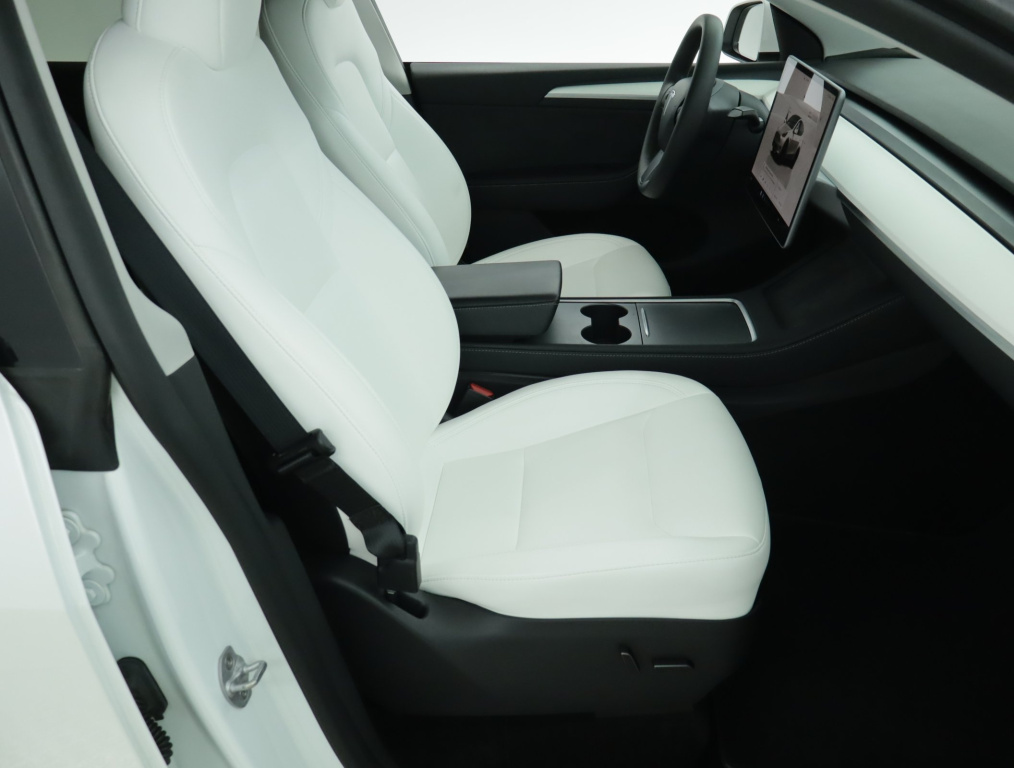 Tesla Model Y 4x4 2023 10