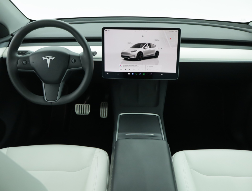 Tesla Model Y 4x4 2023 9