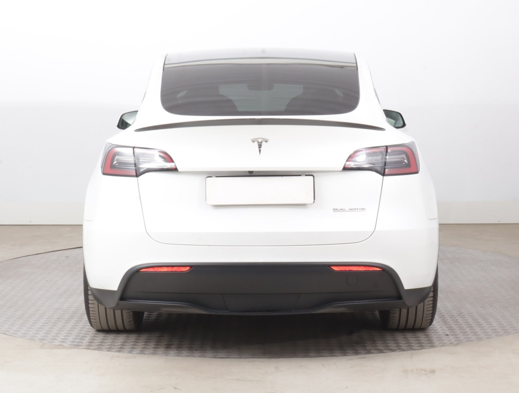 Tesla Model Y 4x4 2023 6