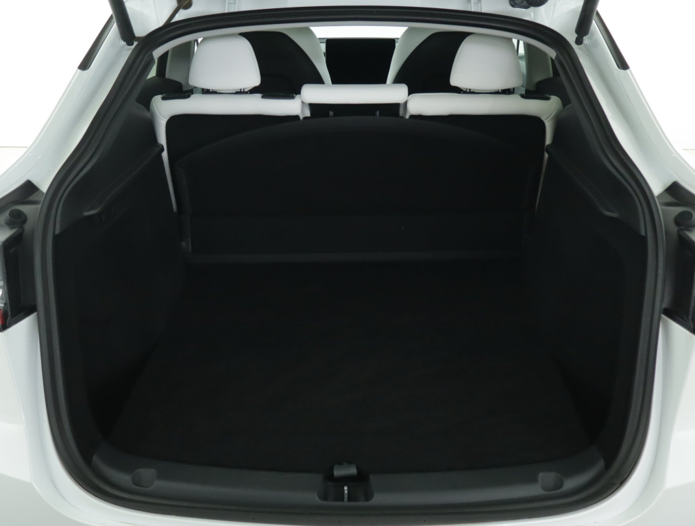 Tesla Model Y 4x4 2023 17
