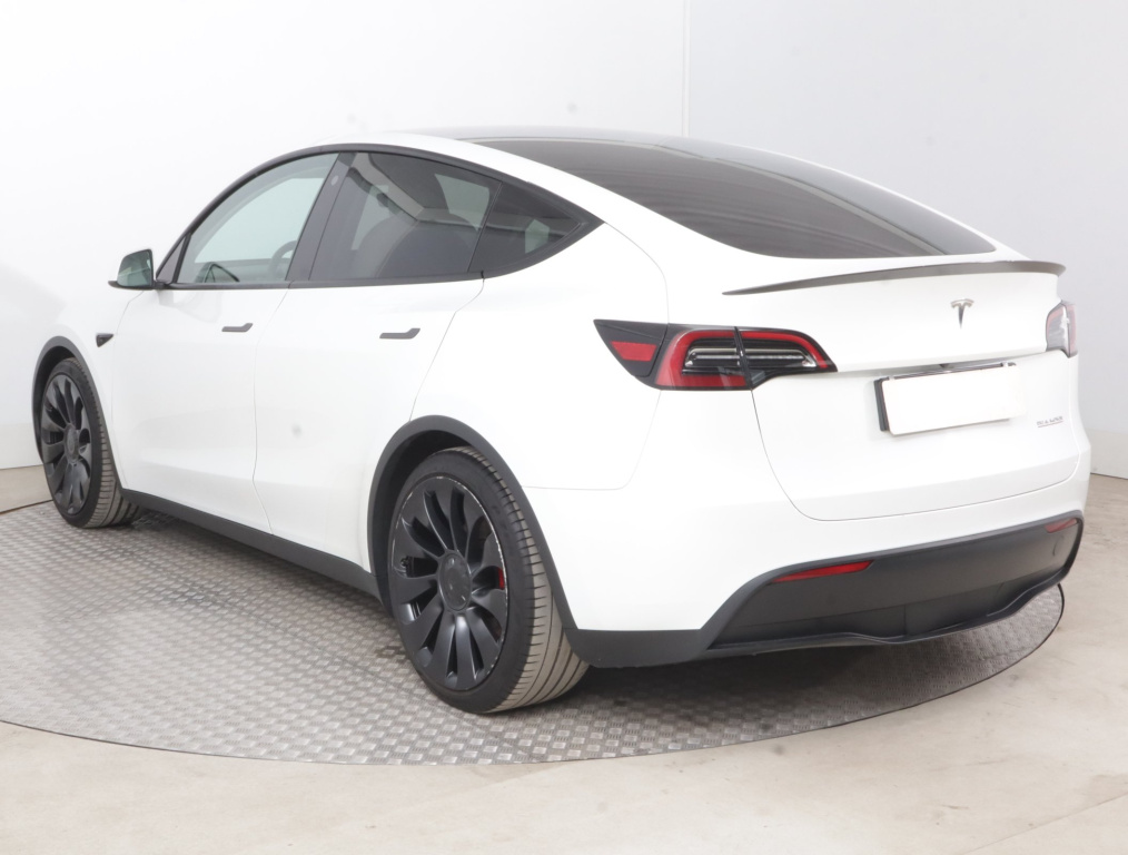 Tesla Model Y 4x4 2023 5