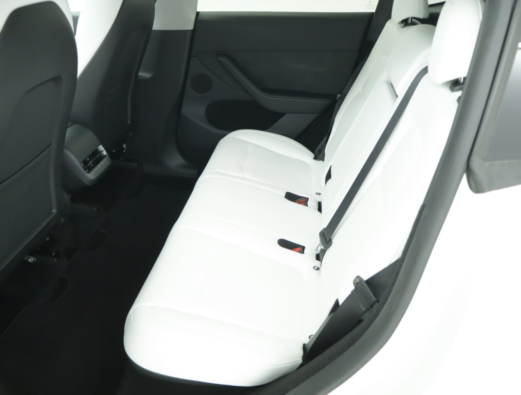 Tesla Model Y 4x4 2023 12