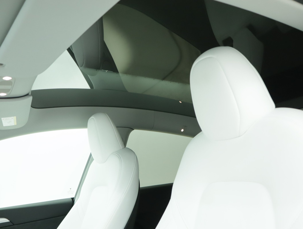 Tesla Model Y 4x4 2023 19