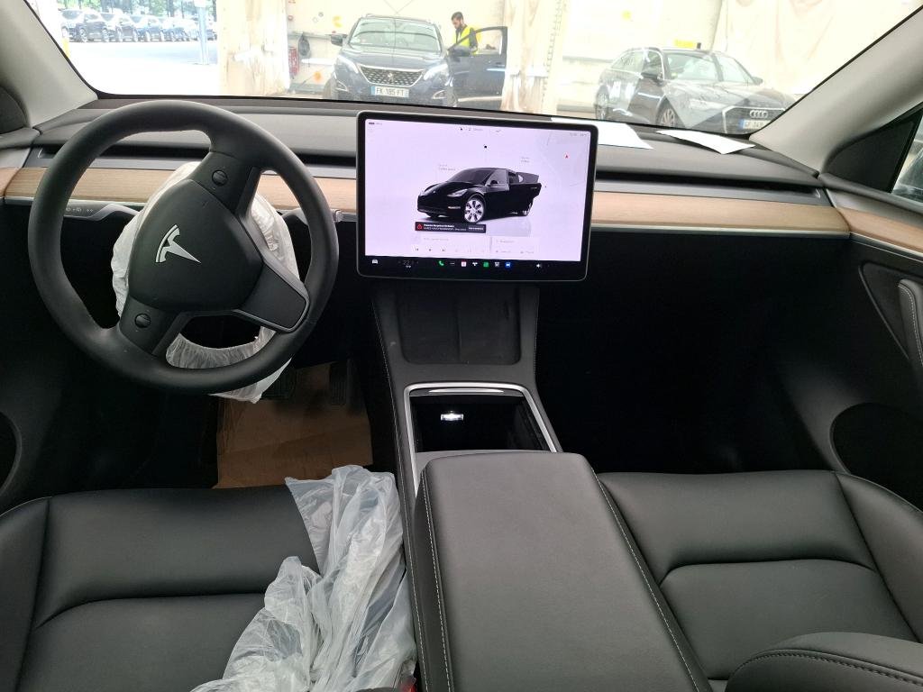 Tesla Model Y 2023 3