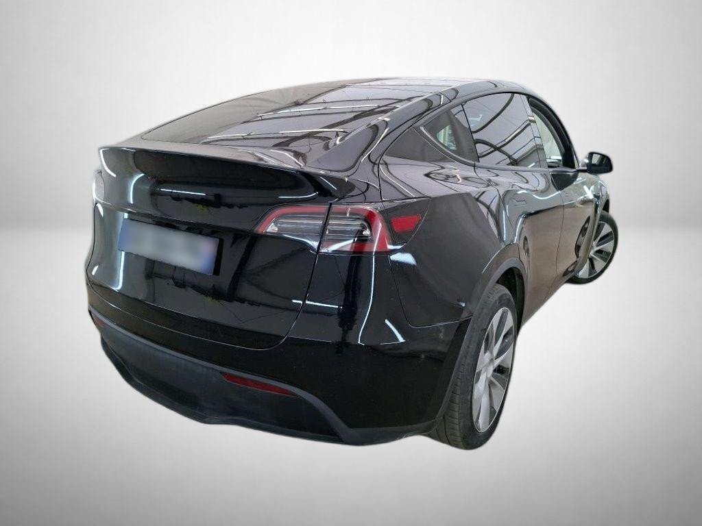Tesla Model Y 2023 2