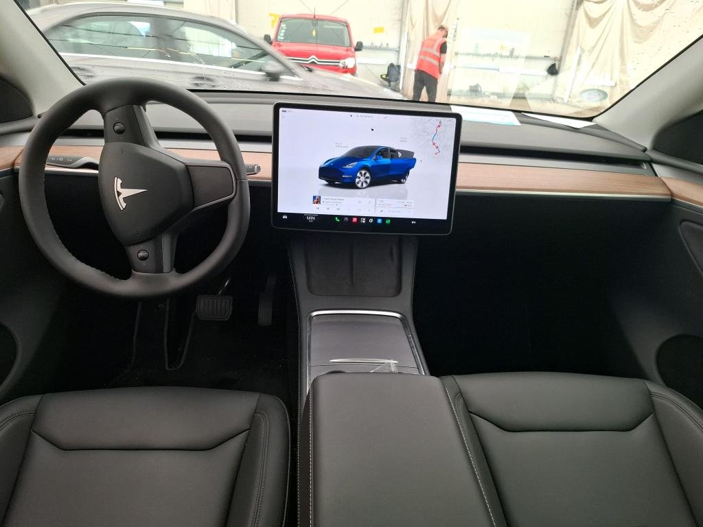 Tesla Model Y 2024 3