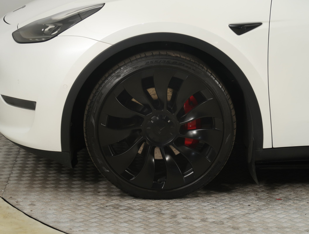 Tesla Model Y 4x4 2022 17