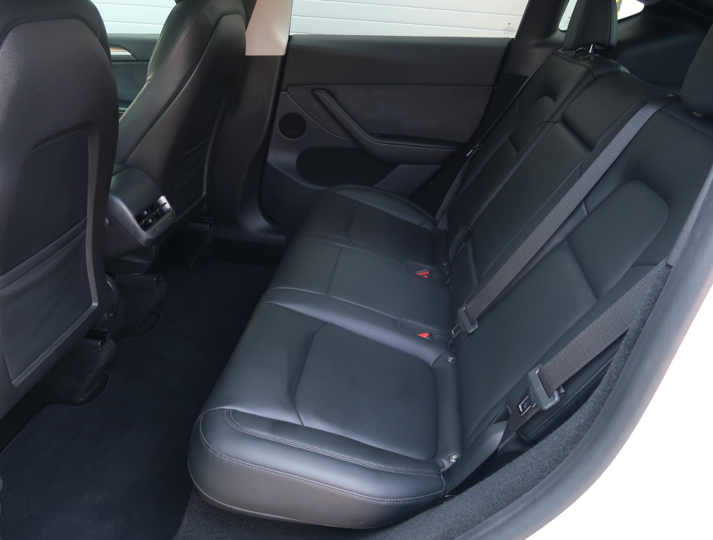 Tesla Model Y 4x4 2022 12