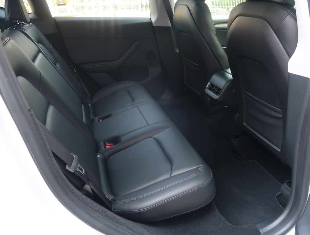 Tesla Model Y 4x4 2022 11