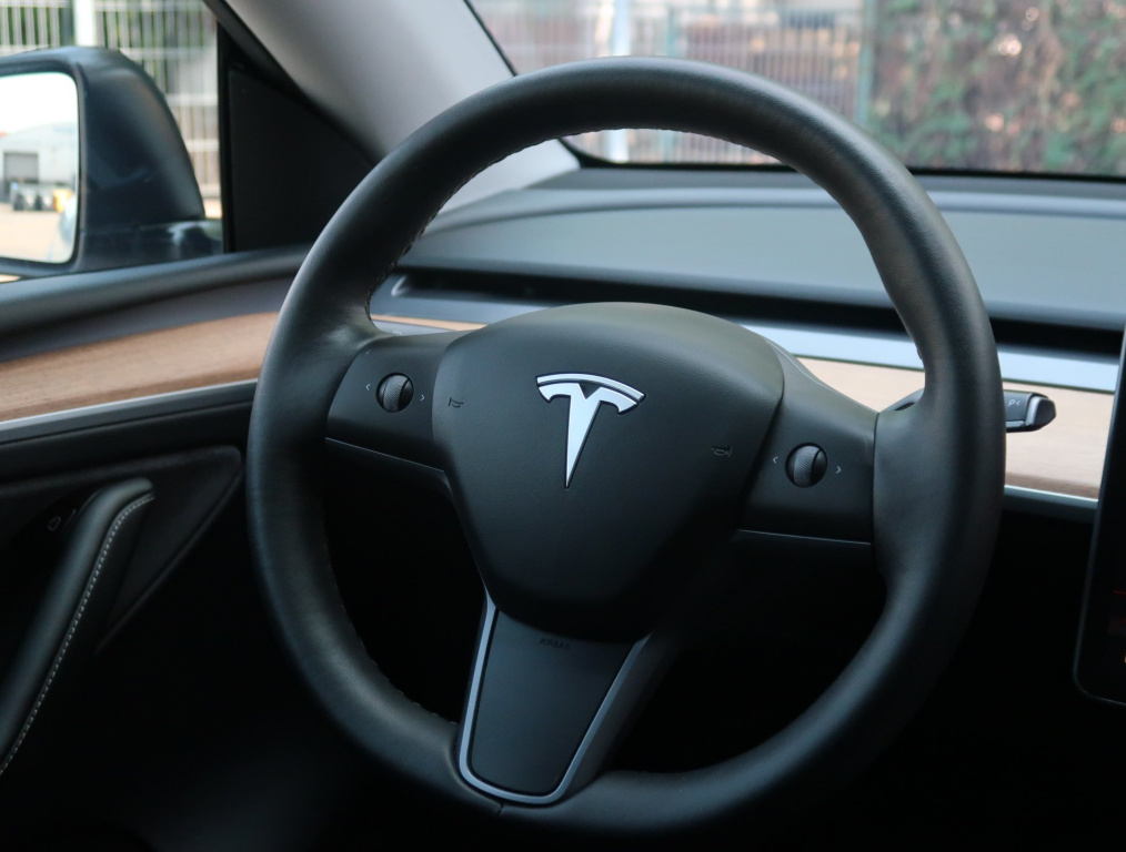 Tesla Model Y 4x4 2022 20