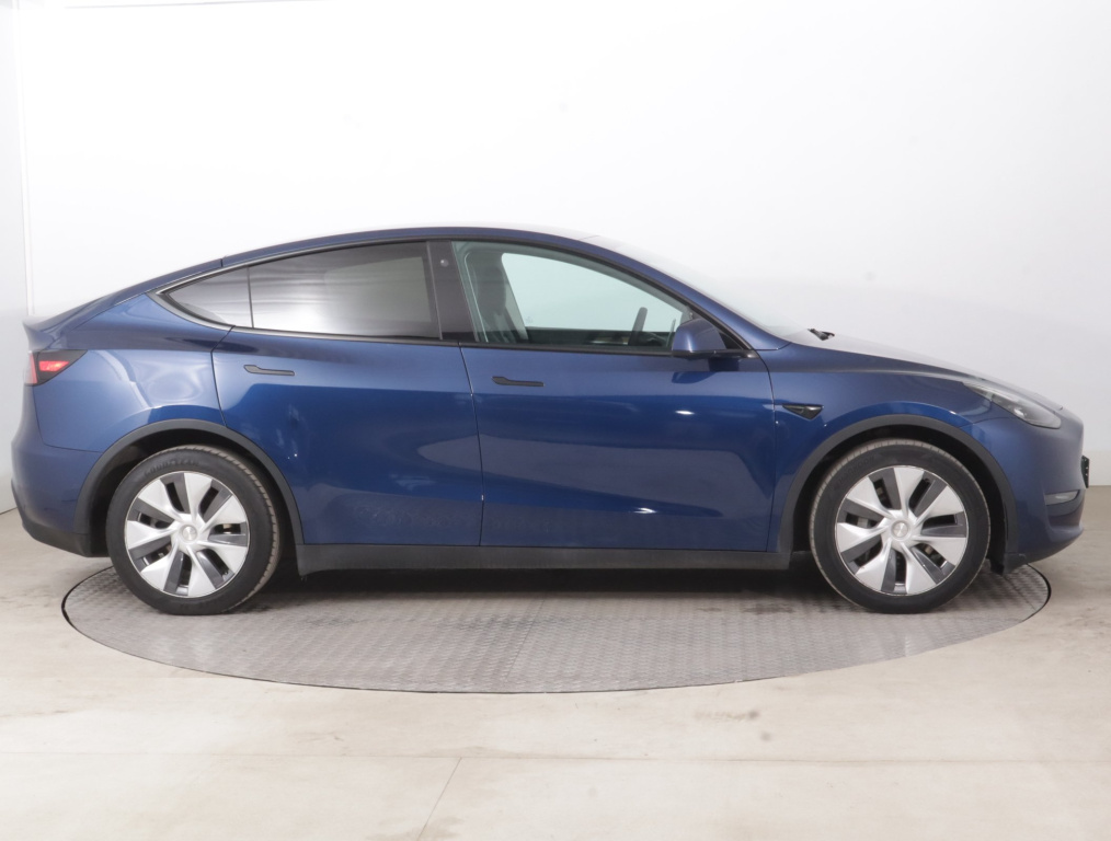 Tesla Model Y 4x4 2022 8