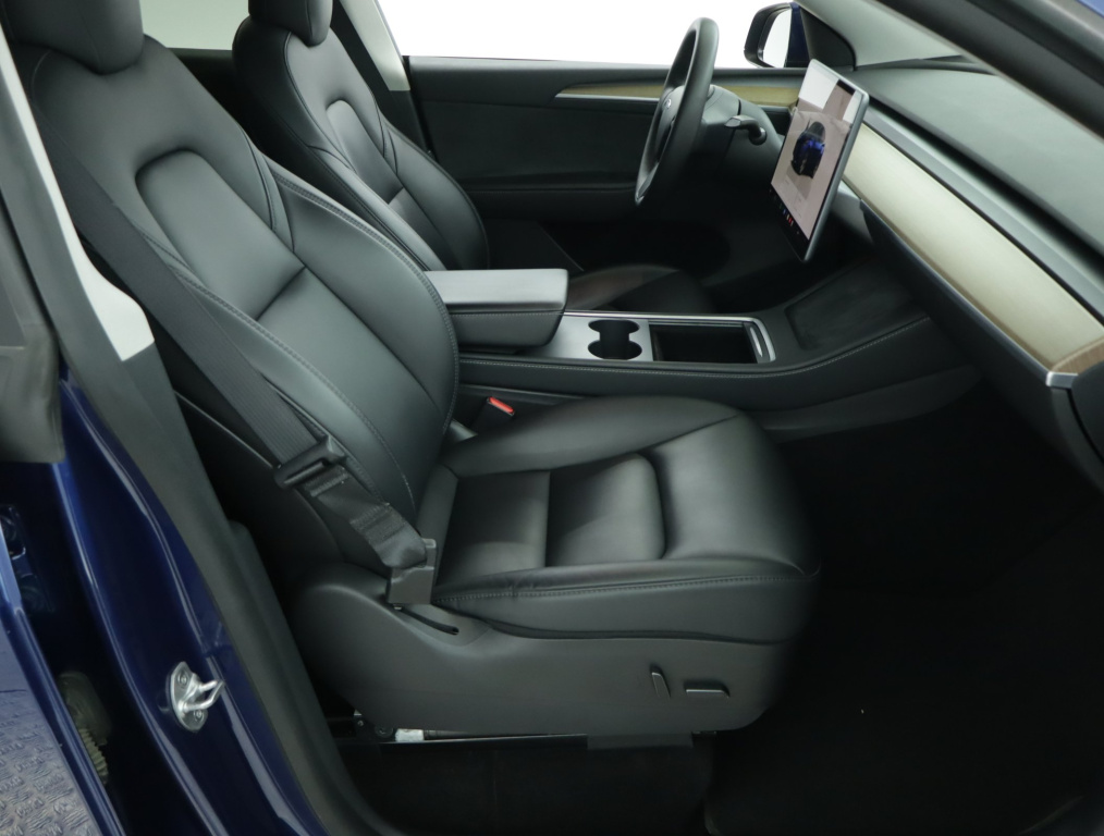 Tesla Model Y 4x4 2022 10