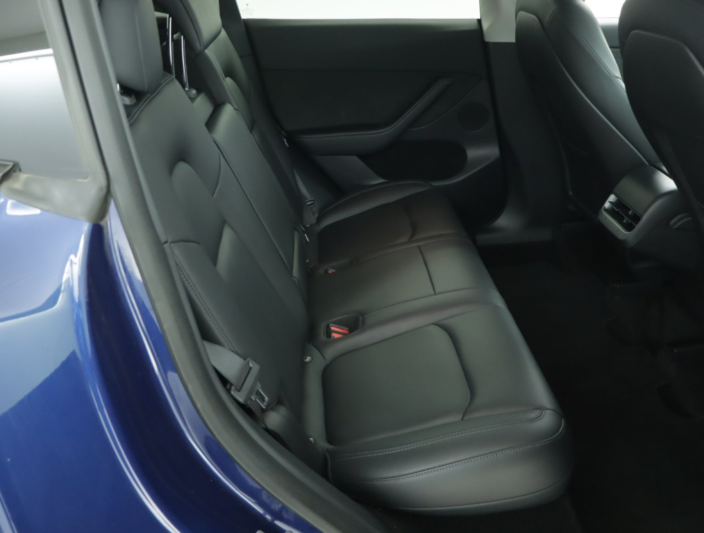 Tesla Model Y 4x4 2022 11