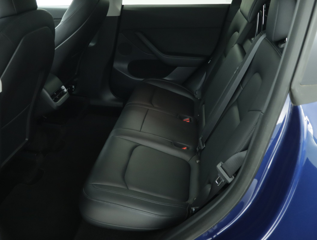 Tesla Model Y 4x4 2022 12