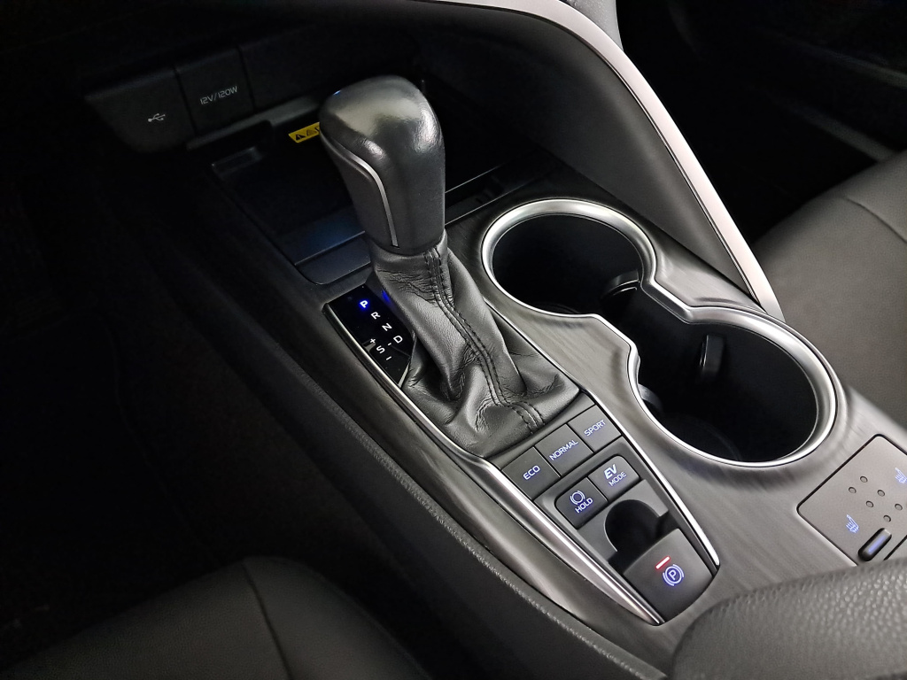 Toyota Camry 2.5 Hybrid 2023 16