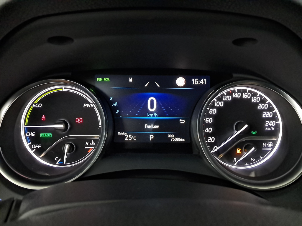 Toyota Camry 2.5 Hybrid 2023 14