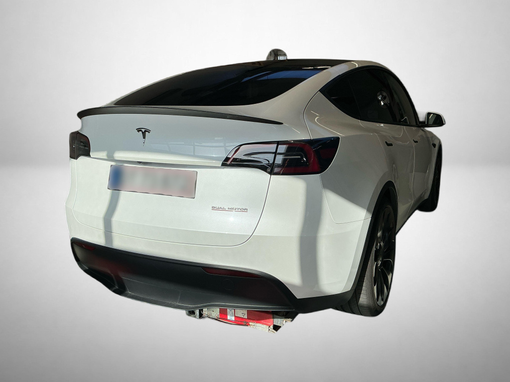 Tesla Model Y 4x4 2023 2