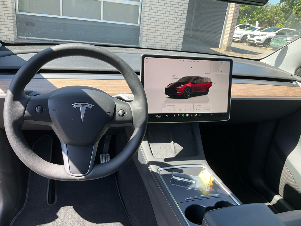 Tesla Model Y 4x4 2023 3
